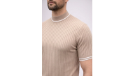 Erkek Fitilli Triko Dokuma Kısa Kol Tişört Yarım Boğaz Modern Yazlık T-Shirt - Bej Erkek Fitilli Triko Dokuma Kısa Kol Tişört Yarım Boğaz Modern Yazlık T-Shirt - Bej