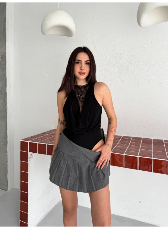 Kadın Dantel Detaylı Derin Dekolte Body Şık Kolsuz Yazlık Bodysuit - Siyah Kadın Dantel Detaylı Derin Dekolte Body Şık Kolsuz Yazlık Bodysuit - Siyah