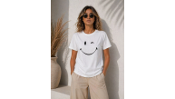 Kadın Minimal Gülümseyen Yüz Baskılı Tişört Kısa Kol Yazlık T-Shirt - Beyaz Kadın Minimal Gülümseyen Yüz Baskılı Tişört Kısa Kol Yazlık T-Shirt - Beyaz