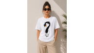 Kadın Kuğu Figürlü Soru İşareti Baskılı Tişört Kısa Kol T-Shirt - Beyaz Kadın Kuğu Figürlü Soru İşareti Baskılı Tişört Kısa Kol T-Shirt - Beyaz