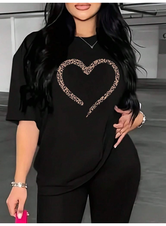 Kadın Kalp Baskılı T-Shirt Kısa Kol Bisiklet Yaka Oversize Tişört - Siyah Kadın Kalp Baskılı T-Shirt Kısa Kol Bisiklet Yaka Oversize Tişört - Siyah