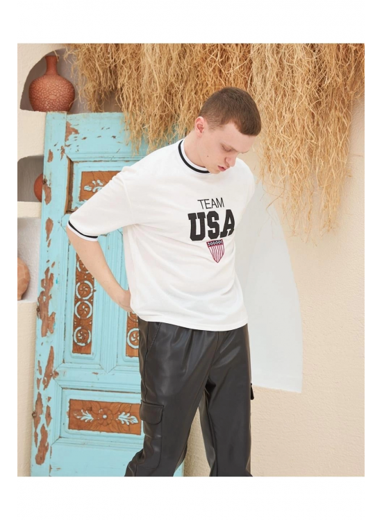 Erkek Bisiklet Yaka Tişört Nakış İşlemeli Kısa Kol Oversize T-Shirt - Beyaz Erkek Bisiklet Yaka Tişört Nakış İşlemeli Kısa Kol Oversize T-Shirt - Beyaz
