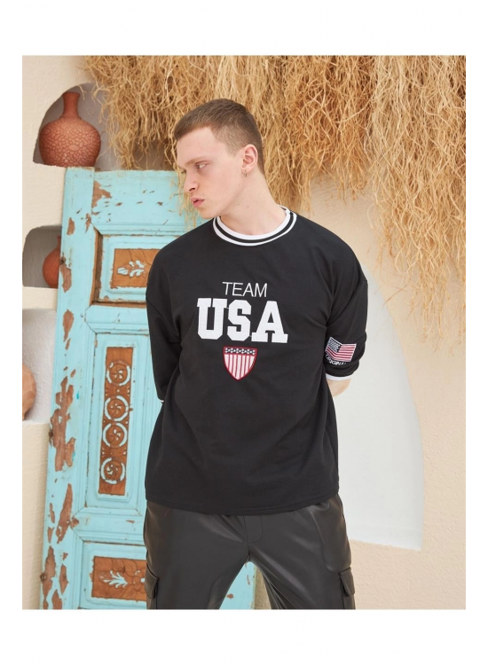 Erkek Bisiklet Yaka Tişört Nakış İşlemeli Kısa Kol Oversize T-ShirtSiyah Erkek Bisiklet Yaka Tişört Nakış İşlemeli Kısa Kol Oversize T-ShirtSiyah