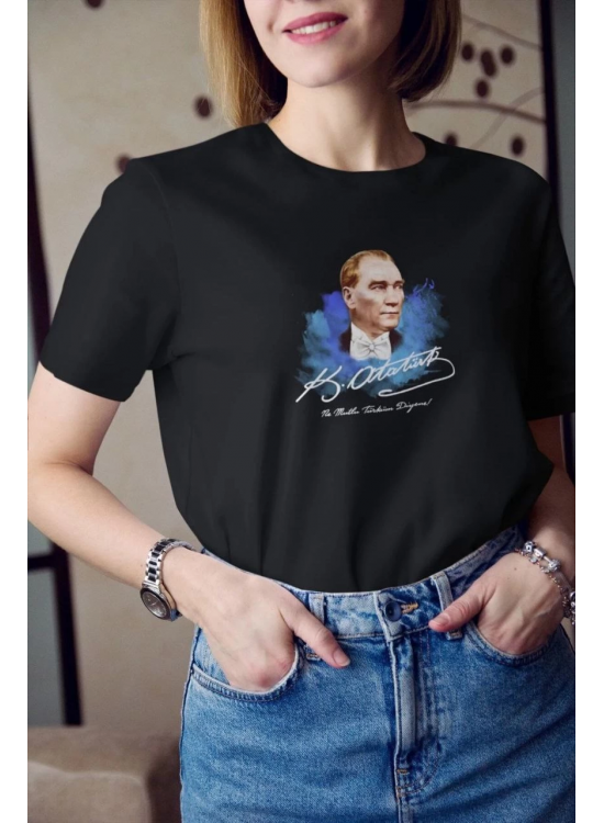 Kadın Kısa Kol Yazlık Tişört Bisiklet Yaka ATATÜRK Baskılı T-Shirt - Siyah Kadın Kısa Kol Yazlık Tişört Bisiklet Yaka ATATÜRK Baskılı T-Shirt - Siyah