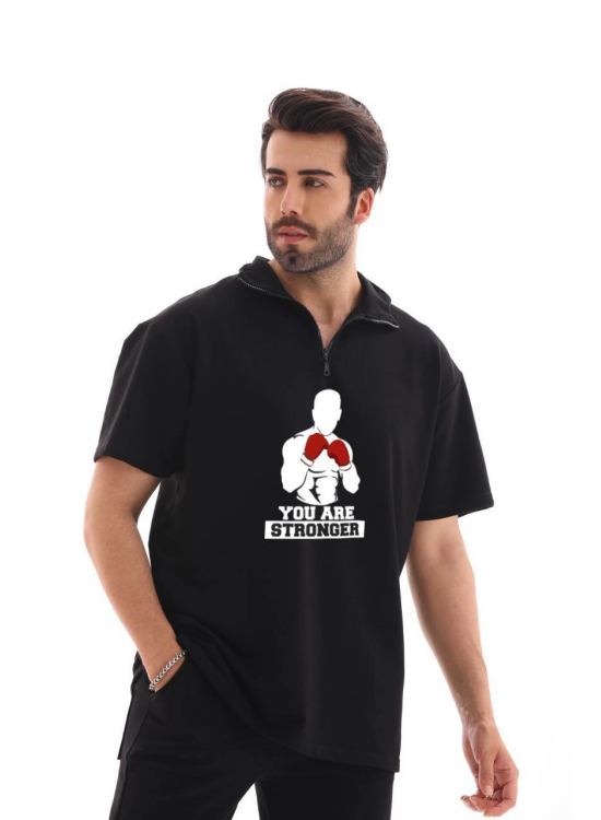 Erkek Yarım Fermuarlı Oversize Baskılı T-Shirt - Siyah Erkek Yarım Fermuarlı Oversize Baskılı T-Shirt - Siyah